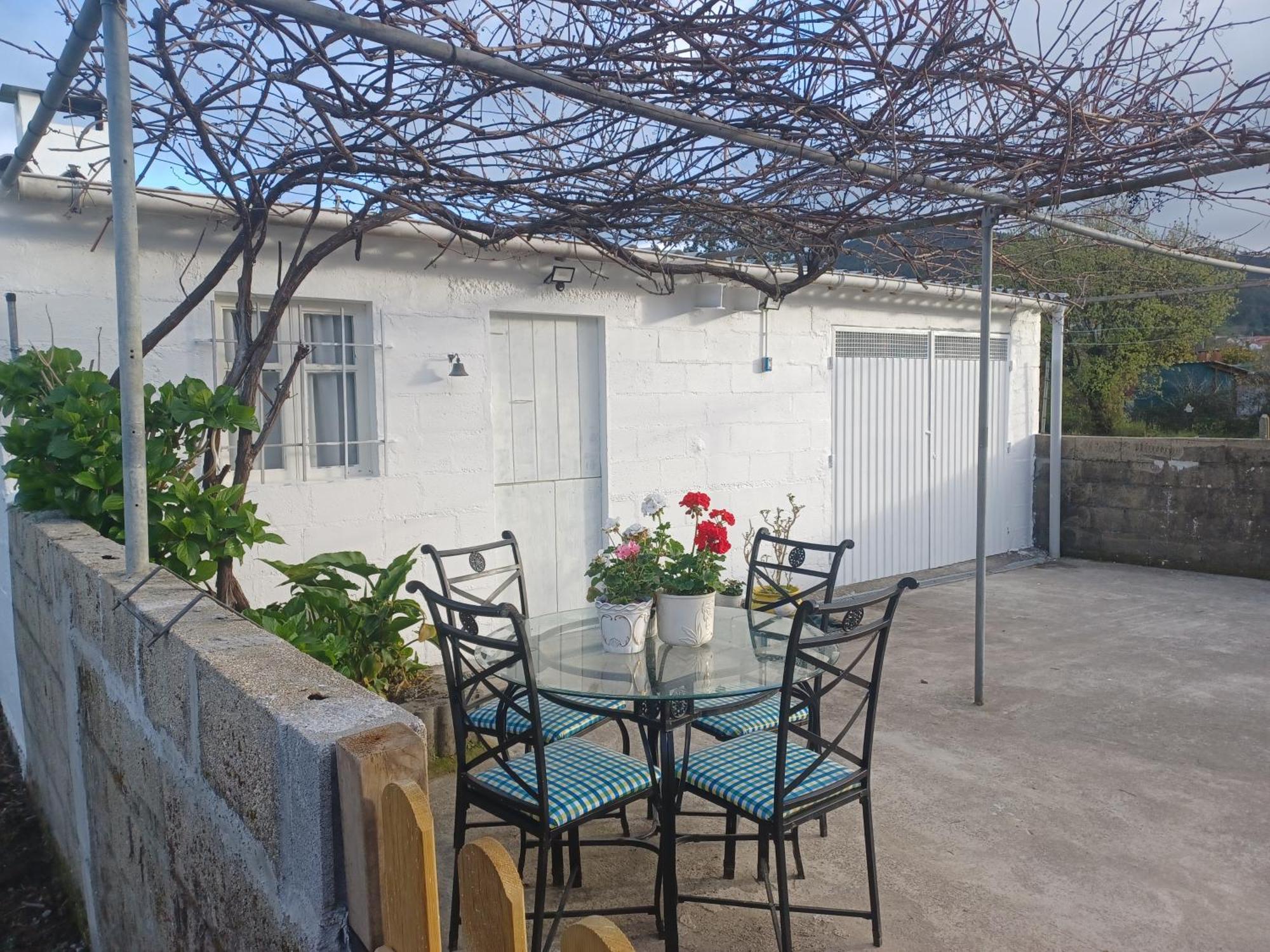 Acogedora Casa De Campo Neda Exteriör bild